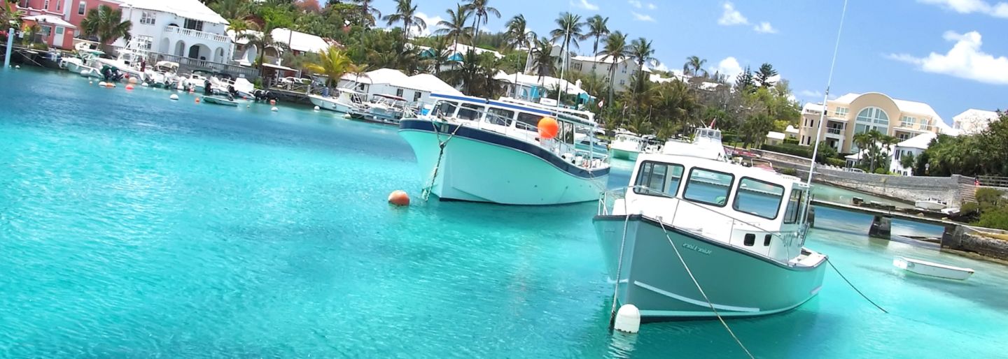 boats in blue sea water tropical lagoon hamilton bermuda summer vacation travelling